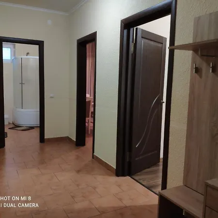 Domovik мостова 5 кв 44 ムカチェヴォ